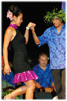 Punanga Kaveao entering stage