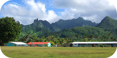 >>> mountains behind Takitumu Primary school / photo © cookislands.com