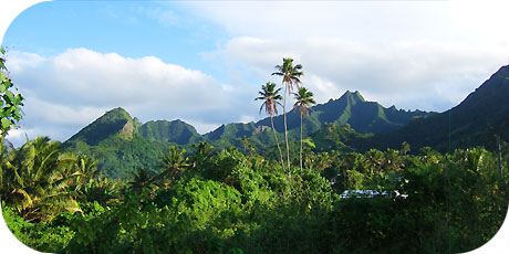 >>> Mountain scenery as seen from Upper Tupapa / photo © cookislands.com