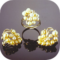 Ring / Earrings with golden pipi pearls