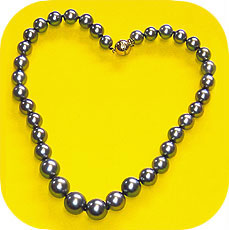 Pearl necklace at Raina Black Pearls