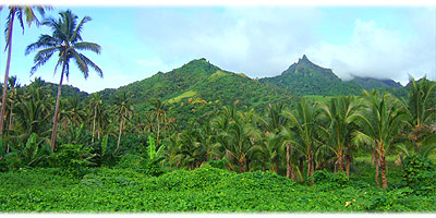 >>> The green mountains of Rarotonga seen from Matavera © Archi