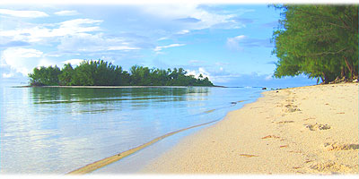 >>> Motu, sky, lagoon, remote beach, no wind today © Archi